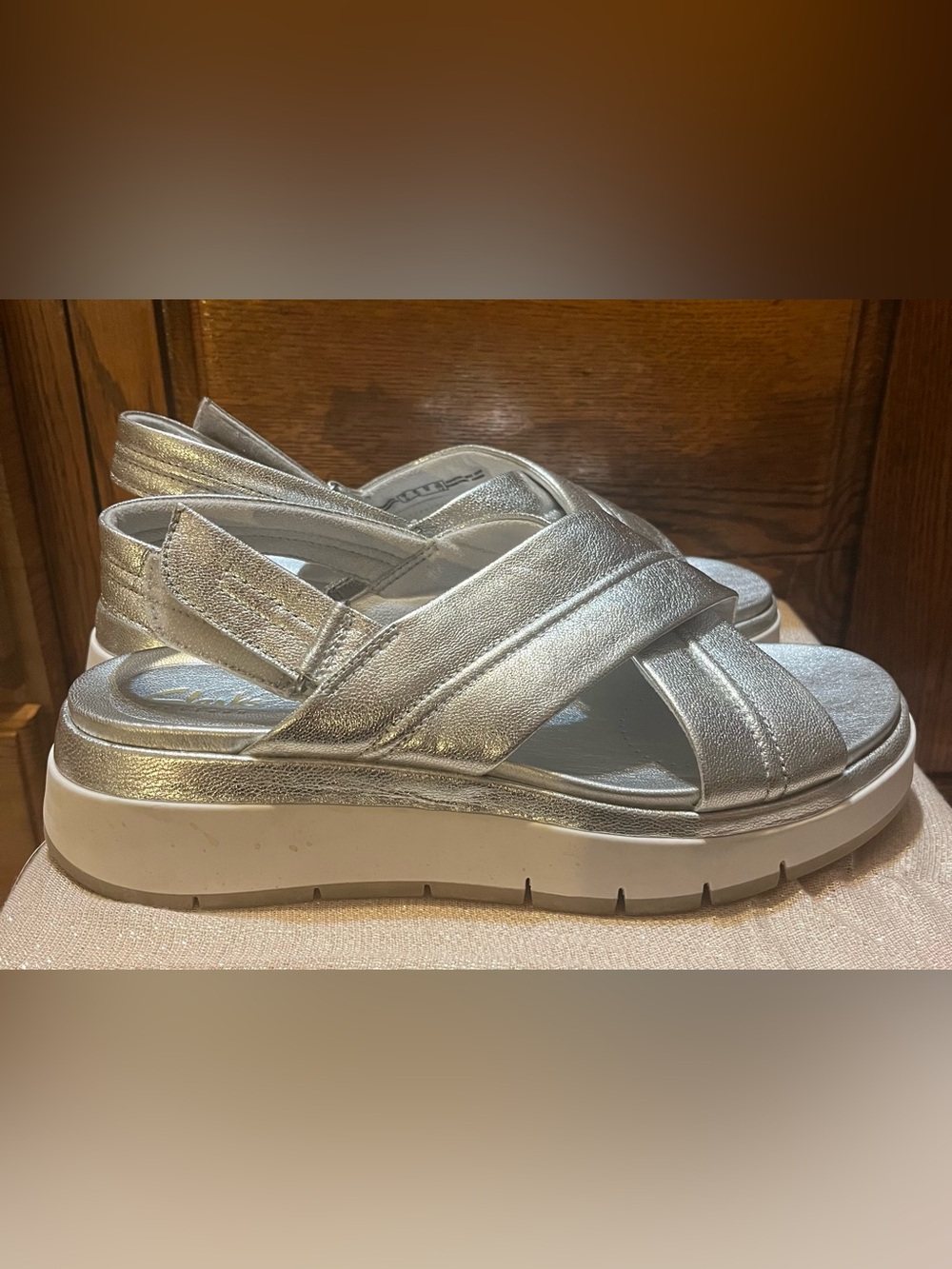 Clark’s Artisan Tuscan Cross Silver Leather Women’s Sandals Contour Cushion 9.5 - Picture 7 of 12